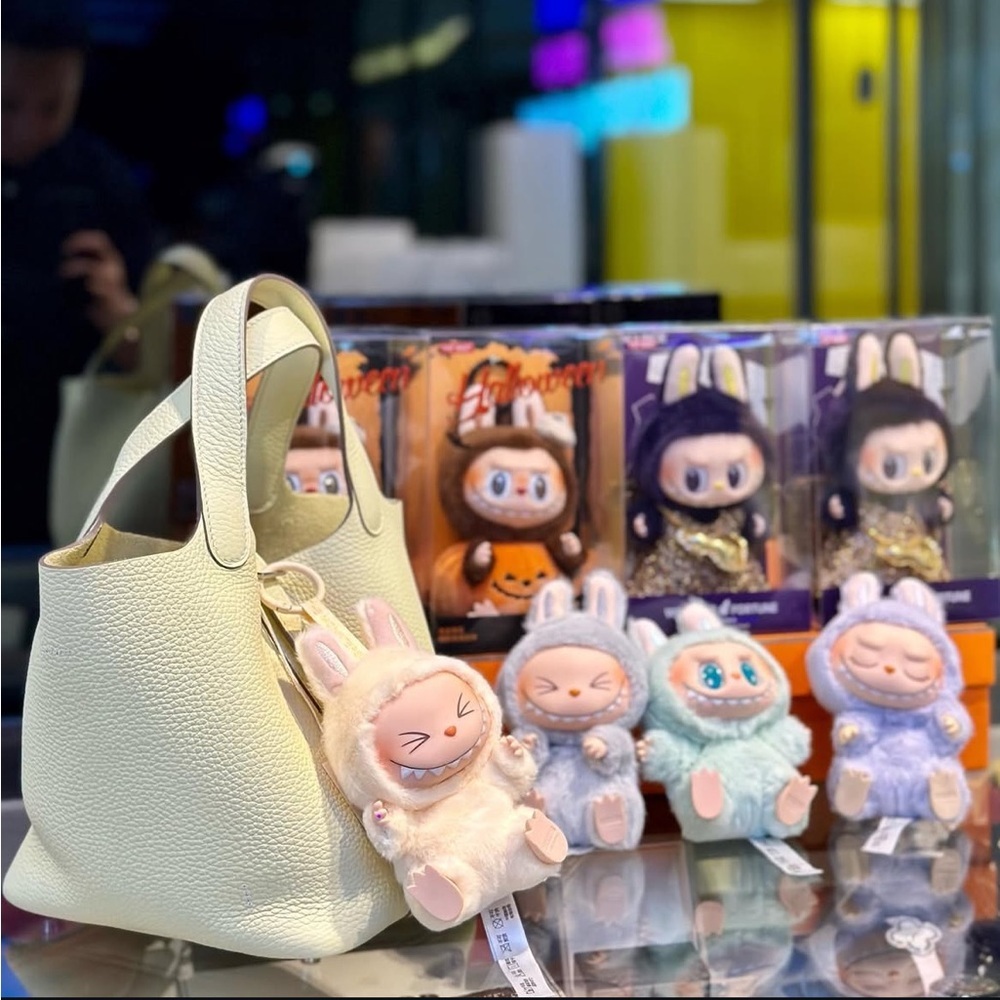 NWT NIB Labubu THE MONSTERS - Have a Seat Vinyl Plush Blind Box - Sisi - Picture 7 of 15